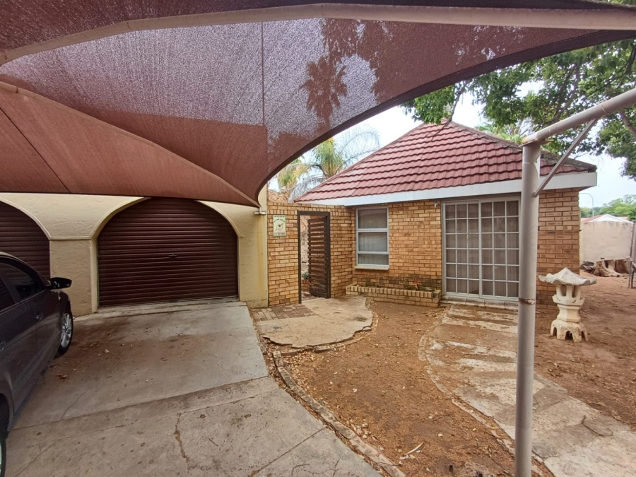 4 Bedroom Property for Sale in Flimieda North West